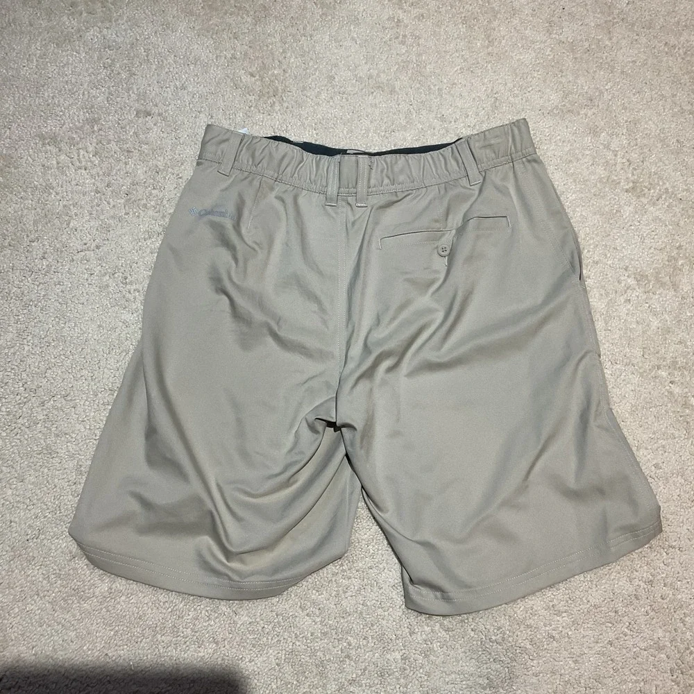 Columbia Regular Fit Shorts Men's 34x44 Khaki Tan Performance Outdoor Hiking Fis